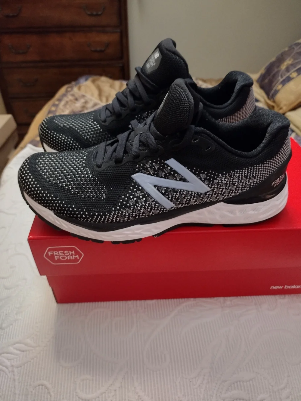 New Balance Women's Fresh Foam 880 Running Shoes - Black/White